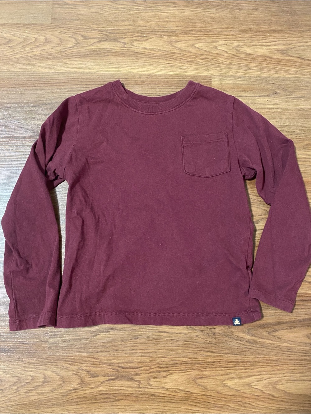 ✨8/$10. GAP.  Boys Long-Sleeve Pocket Tee in Burgundy. Size 6